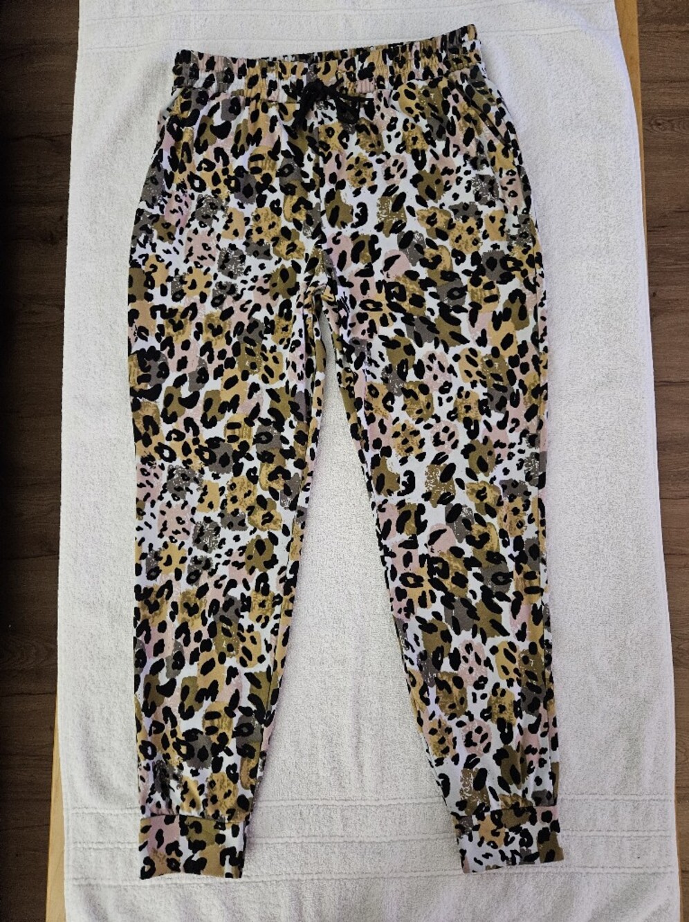 ShoSho Women's High-Rise Leopard Print Jogger Pants - Size Large